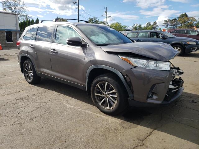 5TDJZRFH7KS591827 - 2019 TOYOTA HIGHLANDER SE 灰色 照片 4