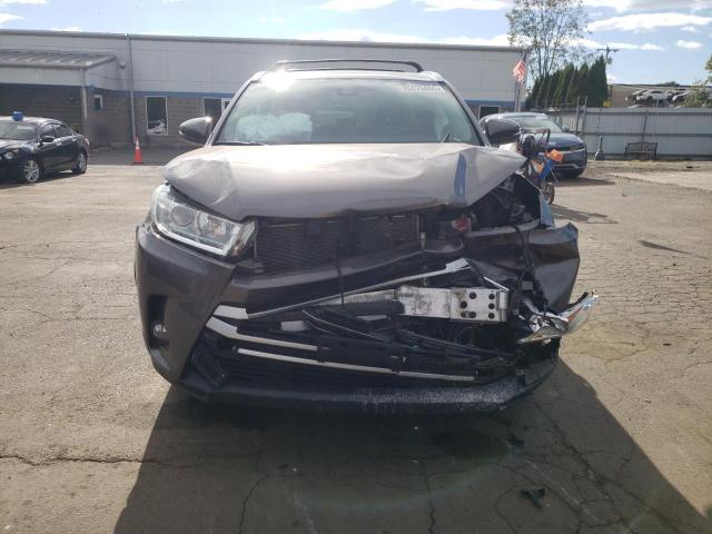 5TDJZRFH7KS591827 - 2019 TOYOTA HIGHLANDER SE 灰色 照片 5
