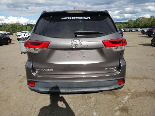 5TDJZRFH7KS591827 - 2019 TOYOTA HIGHLANDER SE 灰色 照片 6
