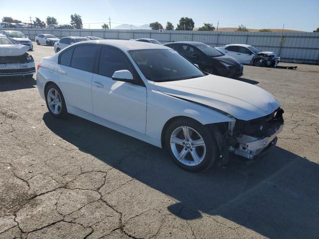 WBA3C3C57EP660710 - 2014 BMW 320 I XDRIVE WHITE photo 4