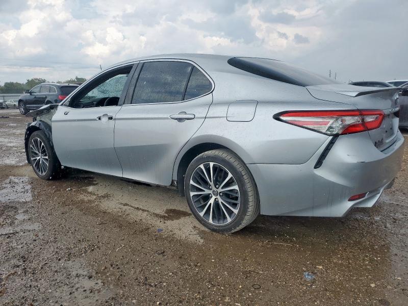 JTNB11HK0J3046294 - 2018 TOYOTA CAMRY L SILVER photo 2