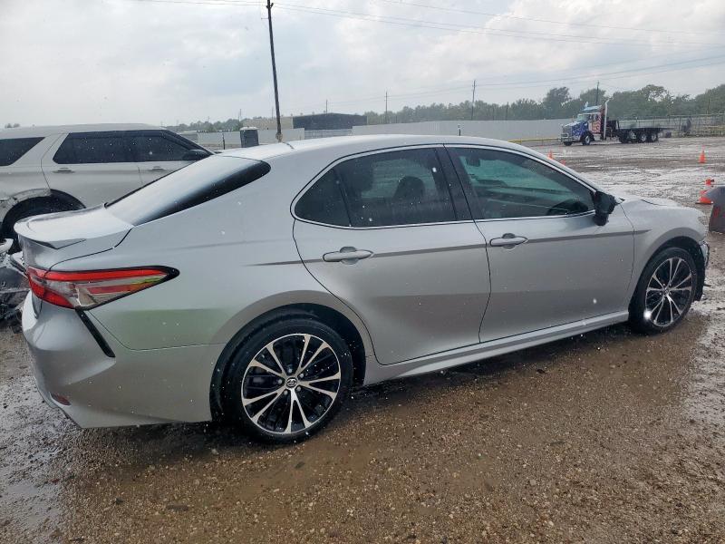 JTNB11HK0J3046294 - 2018 TOYOTA CAMRY L SILVER photo 3