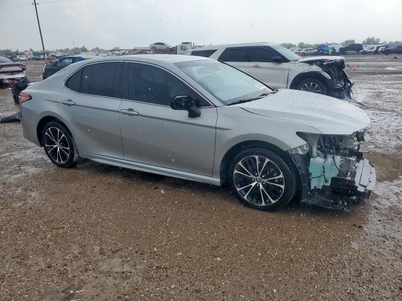 JTNB11HK0J3046294 - 2018 TOYOTA CAMRY L SILVER photo 4