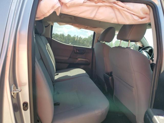 5TFAZ5CN6JX060470 - 2018 TOYOTA TACOMA DOUBLE CAB SILVER photo 10