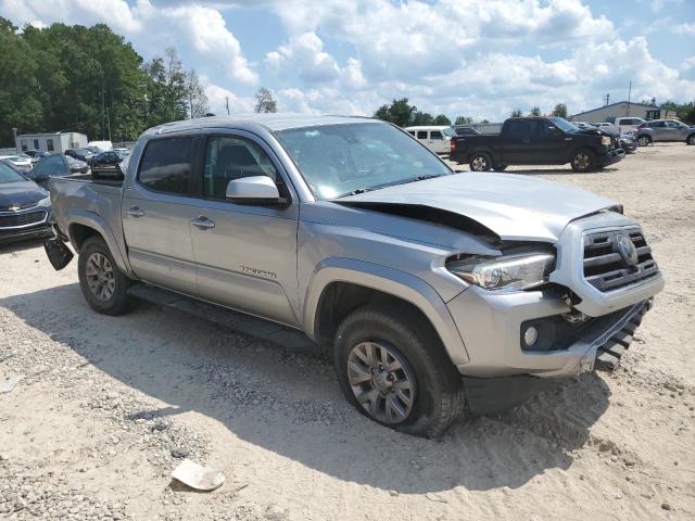 5TFAZ5CN6JX060470 - 2018 TOYOTA TACOMA DOUBLE CAB SILVER photo 4
