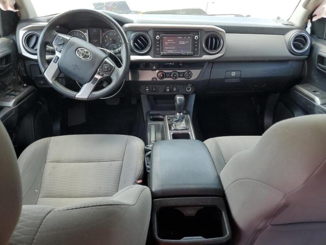 5TFAZ5CN6JX060470 - 2018 TOYOTA TACOMA DOUBLE CAB SILVER photo 8