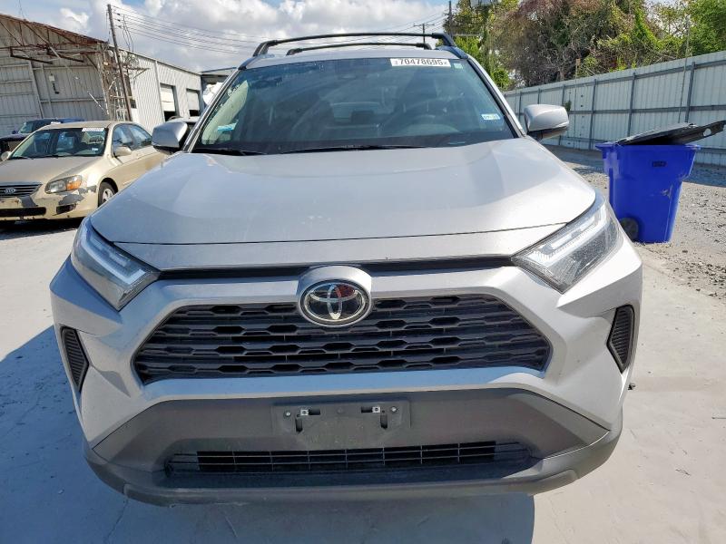 2T3W1RFV7RC290830 - 2024 TOYOTA RAV4 XLE SILVER photo 5