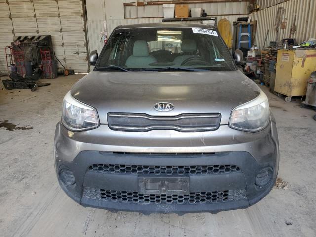 KNDJN2A24H7468950 - 2017 KIA SOUL GRAY photo 5