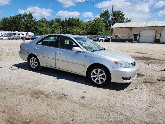 4T1BE30K15U603838 - 2005 TOYOTA CAMRY LE SILVER photo 4