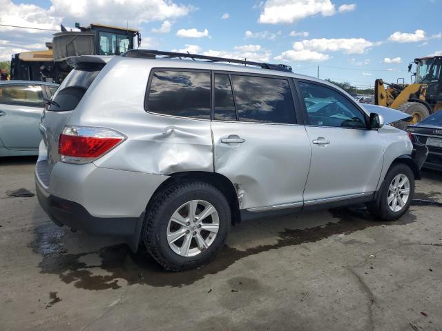 5TDBK3EH1BS079925 - 2011 TOYOTA HIGHLANDER BASE Серебристый фото 3