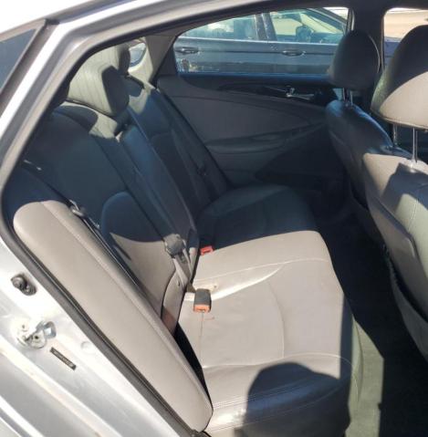 5NPEC4AC9CH367354 - 2012 HYUNDAI SONATA SE SILVER photo 10