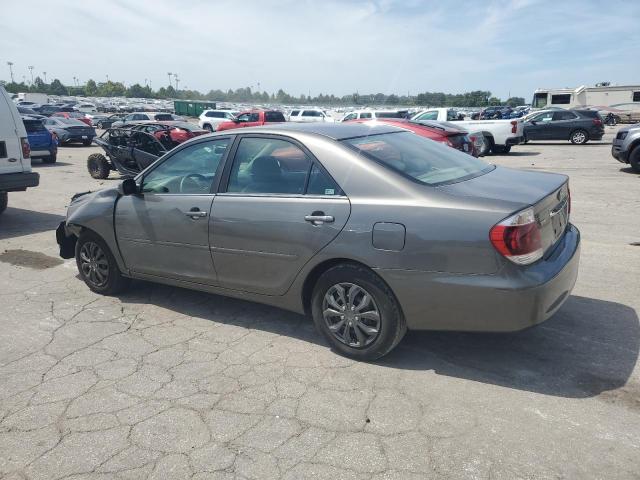 4T1BE32K55U600115 - 2005 TOYOTA CAMRY LE GRAY photo 2