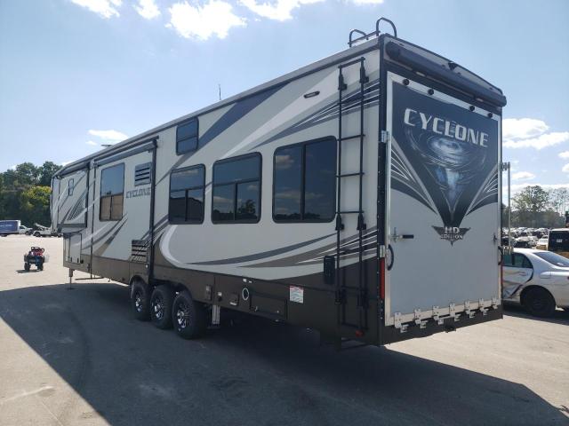 5SFCG443XJE368384 - 2018 HEARTLAND CYCLONE 白色 照片 3