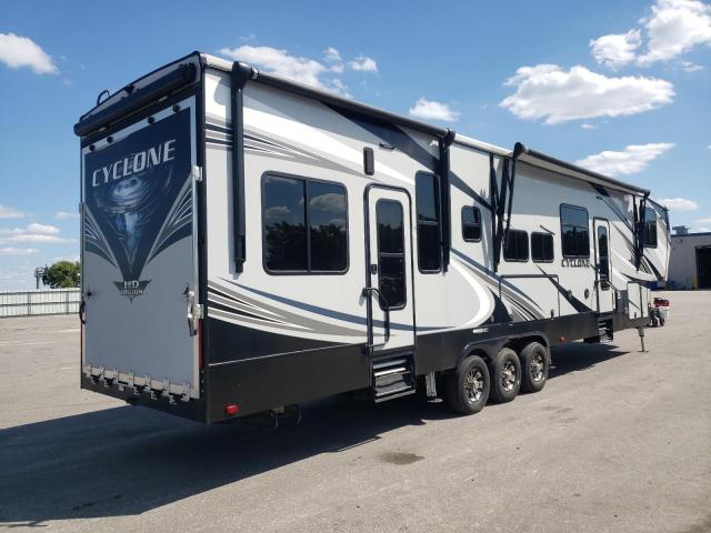 5SFCG443XJE368384 - 2018 HEARTLAND CYCLONE 白色 照片 4