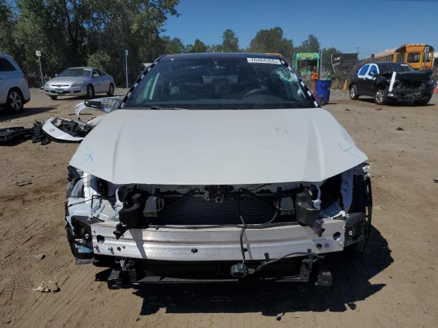 4T1DBADK1SU001906 - 2025 TOYOTA CAMRY XSE თეთრი ფოტო 5