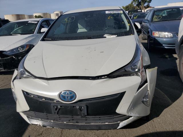 JTDKARFU5H3533783 - 2017 TOYOTA PRIUS WHITE photo 5