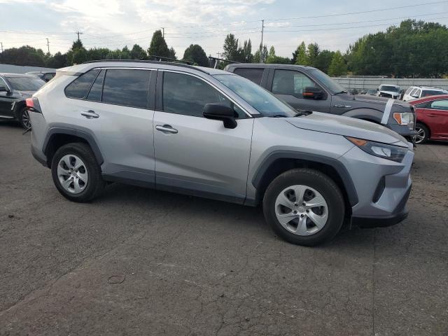 2T3F1RFV6KW038264 - 2019 TOYOTA RAV4 LE SILVER photo 4