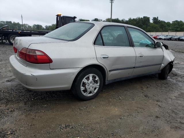 1HGCG5647WA255328 - 1998 HONDA ACCORD LX SILVER photo 3