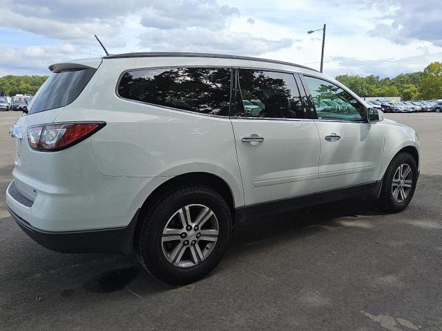 1GNKVHKD8HJ179586 - 2017 CHEVROLET TRAVERSE LT WHITE photo 3