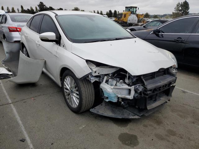 1FAHP3H21CL258123 - 2012 FORD FOCUS SEL WHITE photo 4