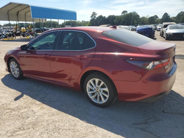4T1C11AK8NU709450 - 2022 TOYOTA CAMRY LE RED photo 2