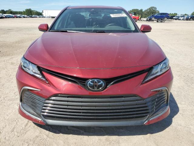4T1C11AK8NU709450 - 2022 TOYOTA CAMRY LE RED photo 5