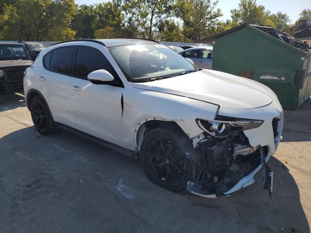 ZASPAKBN0K7C44121 - 2019 ALFA ROMEO STELVIO TI WHITE photo 4
