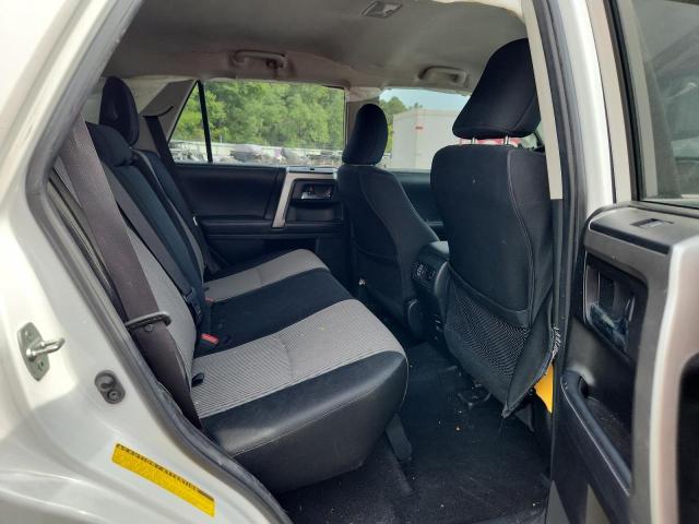 JTEZU5JR1J5186864 - 2018 TOYOTA 4RUNNER SR5 WHITE photo 11