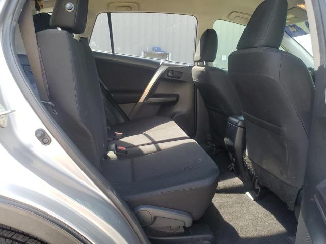 JTMZFREV6JJ212234 - 2018 TOYOTA RAV4 LE 银色 照片 10