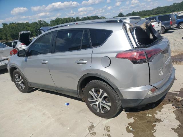 JTMZFREV6JJ212234 - 2018 TOYOTA RAV4 LE 银色 照片 2