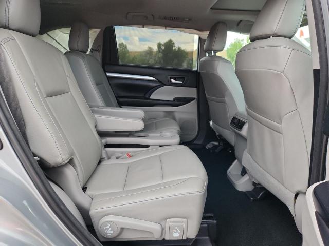 5TDJZRFH6JS832839 - 2018 TOYOTA HIGHLANDER SE Srebrny zdjęcie 11
