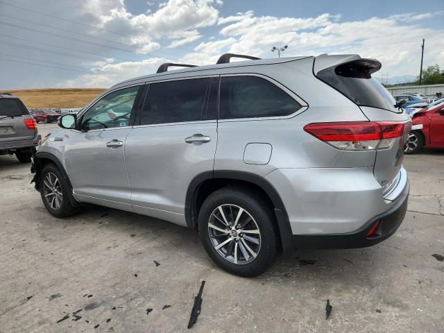 5TDJZRFH6JS832839 - 2018 TOYOTA HIGHLANDER SE Srebrny zdjęcie 2