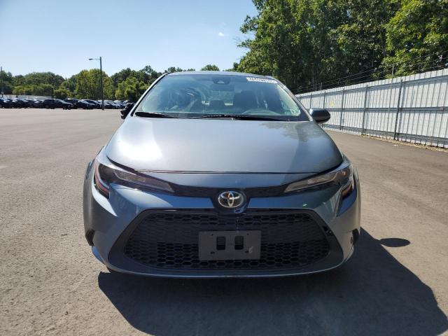 5YFEPMAE8NP350315 - 2022 TOYOTA COROLLA LE ნაცრისფერი ფოტო 5
