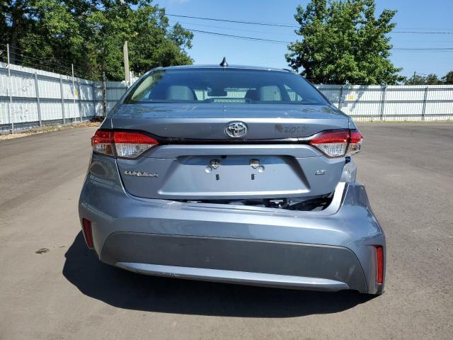 5YFEPMAE8NP350315 - 2022 TOYOTA COROLLA LE ნაცრისფერი ფოტო 6
