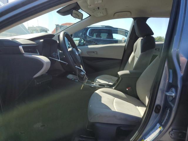 5YFEPMAE8NP350315 - 2022 TOYOTA COROLLA LE ნაცრისფერი ფოტო 7