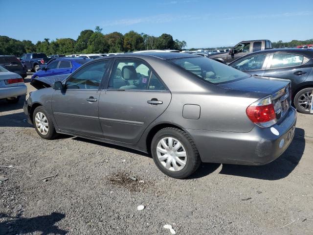 4T1BE32K25U544019 - 2005 TOYOTA CAMRY LE GRAY photo 2