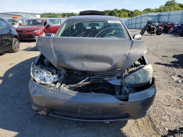 4T1BE32K25U544019 - 2005 TOYOTA CAMRY LE GRAY photo 5
