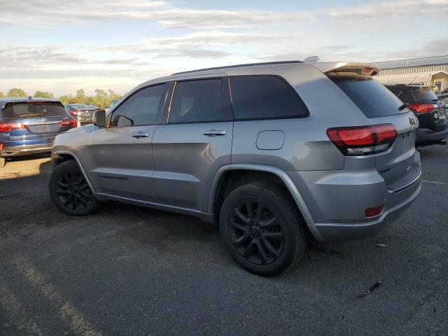 1C4RJFAG5JC179722 - 2018 JEEP GRAND CHEROKEE LAREDO 银色 照片 2