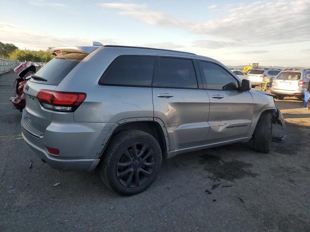 1C4RJFAG5JC179722 - 2018 JEEP GRAND CHEROKEE LAREDO 银色 照片 3