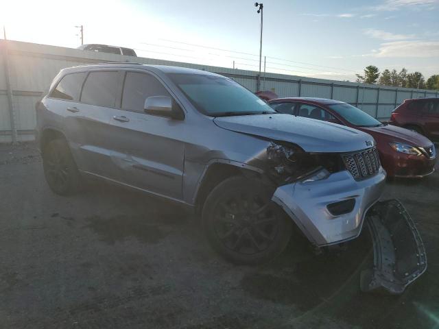 1C4RJFAG5JC179722 - 2018 JEEP GRAND CHEROKEE LAREDO 银色 照片 4