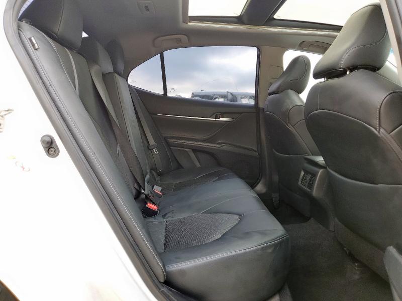 4T1B61HKXJU149816 - 2018 TOYOTA CAMRY XSE WHITE photo 10