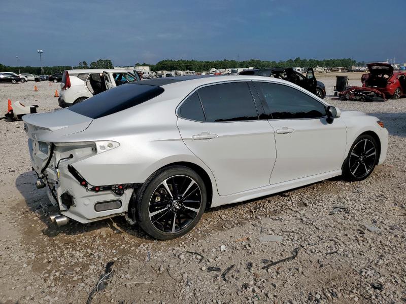 4T1B61HKXJU149816 - 2018 TOYOTA CAMRY XSE WHITE photo 3