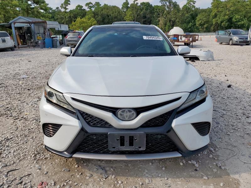 4T1B61HKXJU149816 - 2018 TOYOTA CAMRY XSE WHITE photo 5