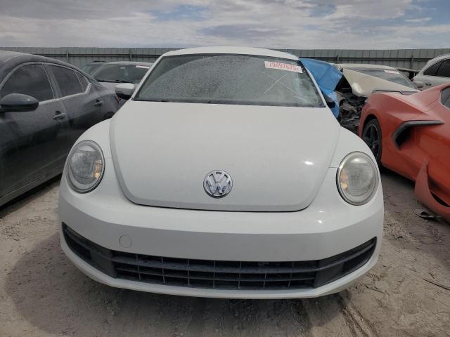 3VWJP7ATXDM614586 - 2013 VOLKSWAGEN BEETLE 白色 照片 5