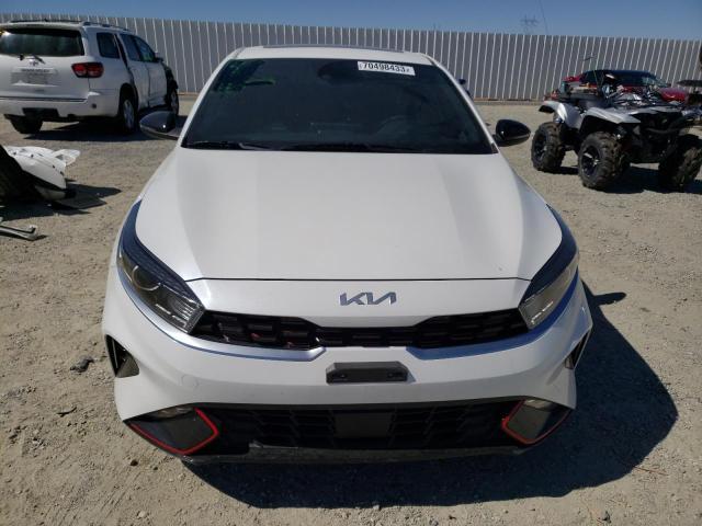 3KPF54AD8NE496880 - 2022 KIA FORTE GT LINE WHITE photo 5