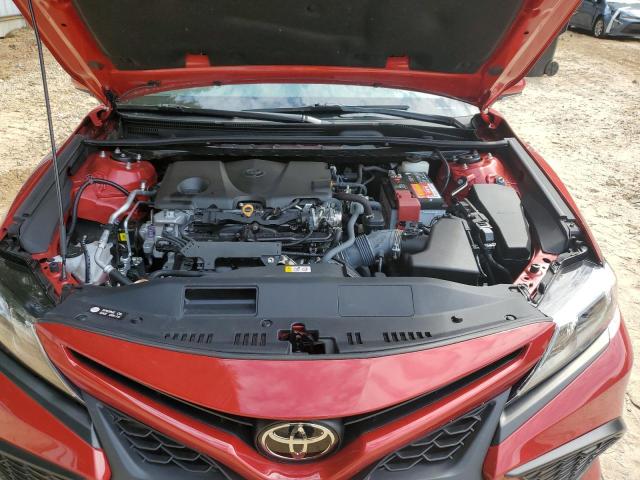 4T1G11AK9NU054555 - 2022 TOYOTA CAMRY SE Qırmızı foto 11