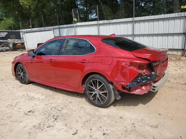4T1G11AK9NU054555 - 2022 TOYOTA CAMRY SE Qırmızı foto 2