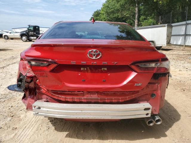 4T1G11AK9NU054555 - 2022 TOYOTA CAMRY SE Qırmızı foto 6