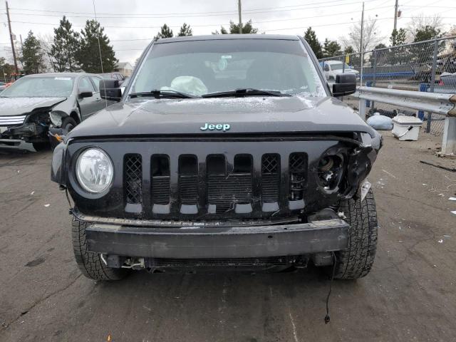 1C4NJPFA7HD160957 - 2017 JEEP PATRIOT LATITUDE BLACK photo 5