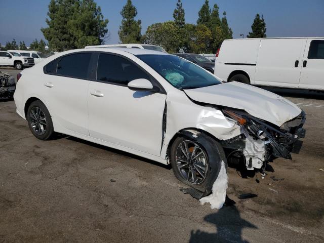 3KPF24ADXRE797360 - 2024 KIA FORTE LX WHITE photo 4